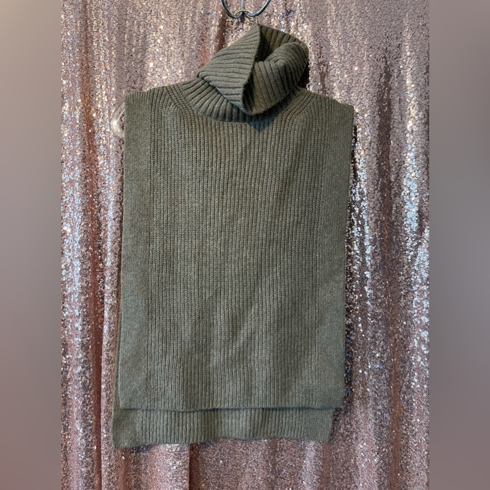 Turtle neck half-sweater